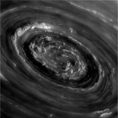  Il vortice al centro del grande esagono di Saturno